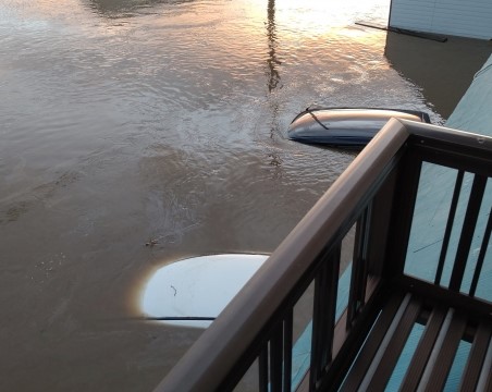 水没車・事故車・車検切れ　中古車の買い取りなら
                            アルビエモ合同会社にお任せ下さい。茨城県古河市の中古車買取・販売業者。他社で買取できなかった方大歓迎！
                            事故車、不動車、乗用車、中型車、大型車、発電機、大型発電機、排気ガス、規制車、中古車、建設機械、ユンボ、タイヤシャベル等
                            様々なお車を高価買取します。